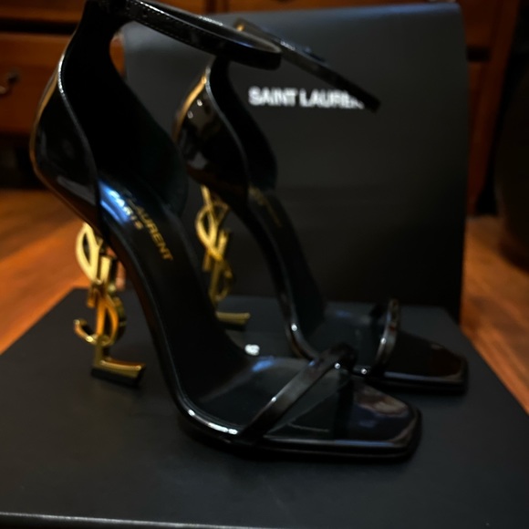 Saint Laurent - Picture 1 of 4